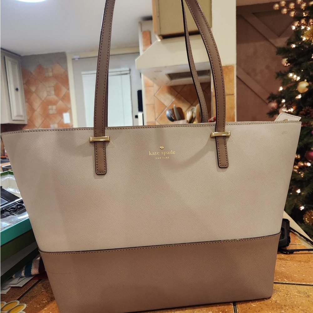 Kate Spade charging handbag
